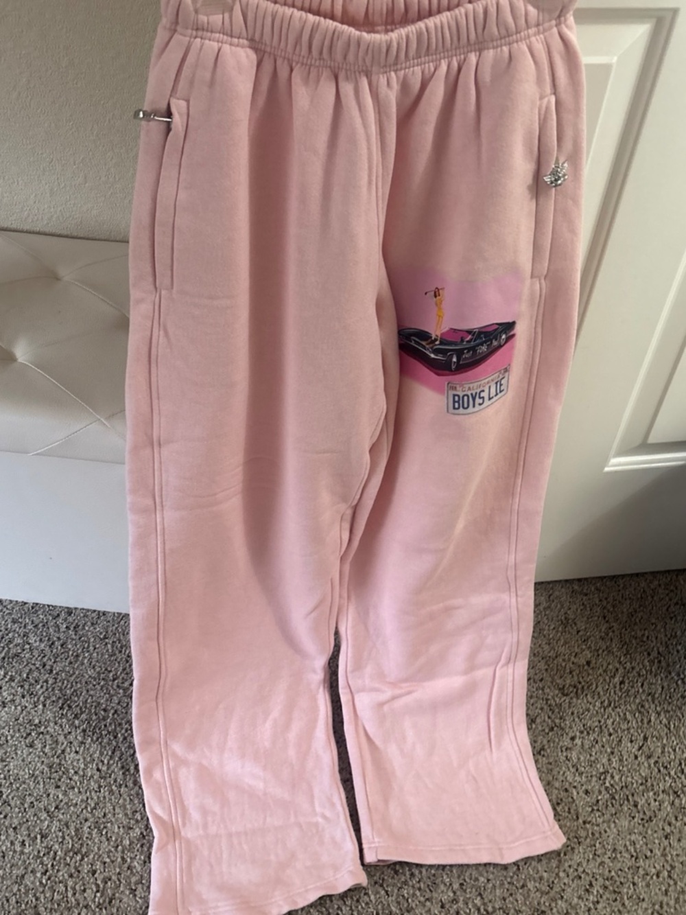 Boys lie pink sweatpants, brand new size extra small